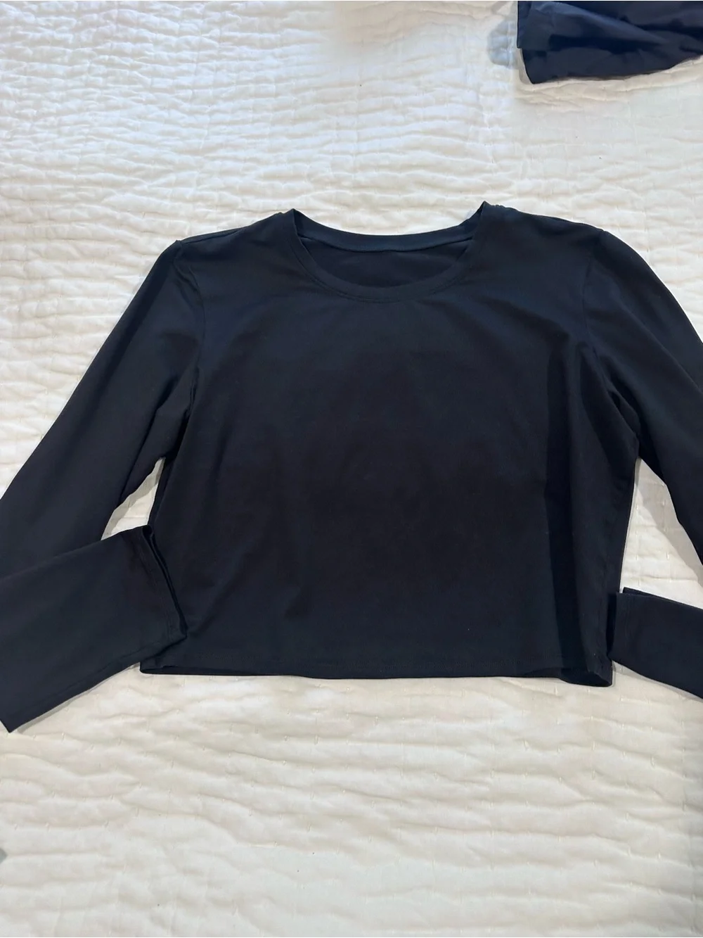ALO Yoga Black Long-Sleeve Crop Top - Picture 2 of 2